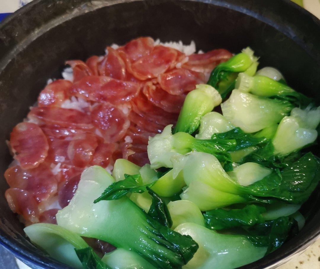 传统腊肠煲仔饭