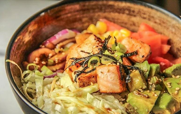 三文鱼牛肉果藜麦饭的做法