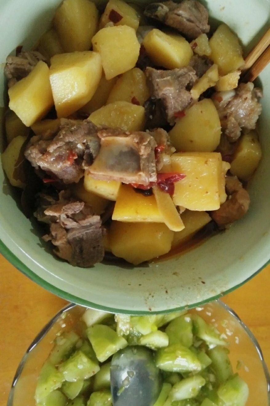 土豆烧排骨