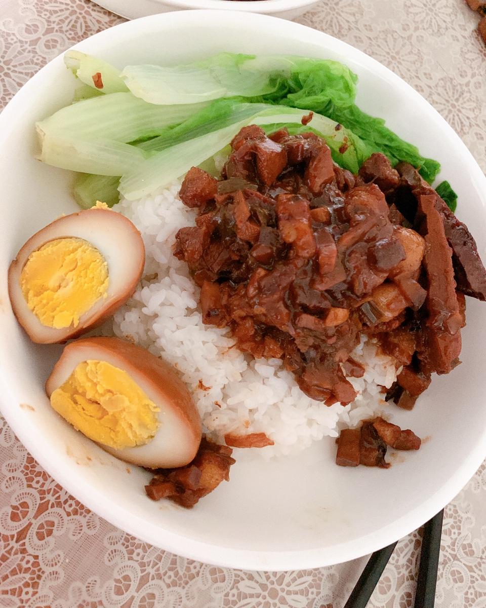 洋葱酥卤肉饭