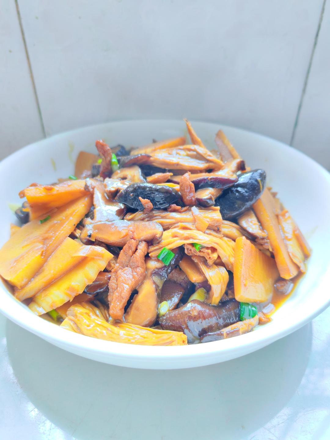 冬笋香菇炒腐竹