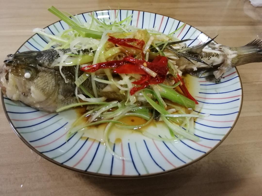 清蒸鲈鱼的做法