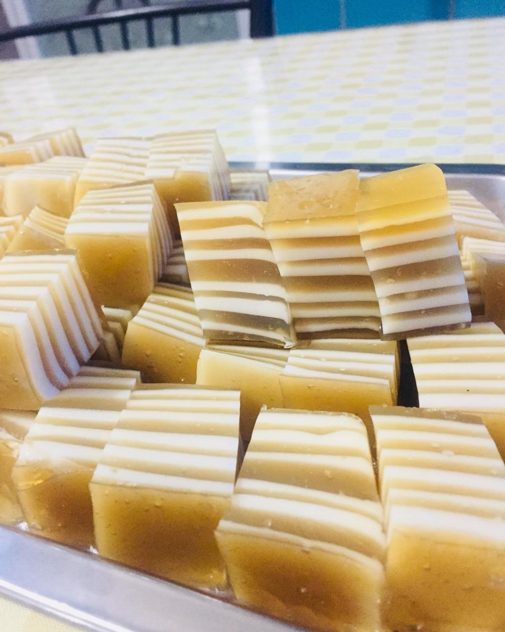 花瓣雨ok做的q弹椰汁千层糕(马蹄糕)