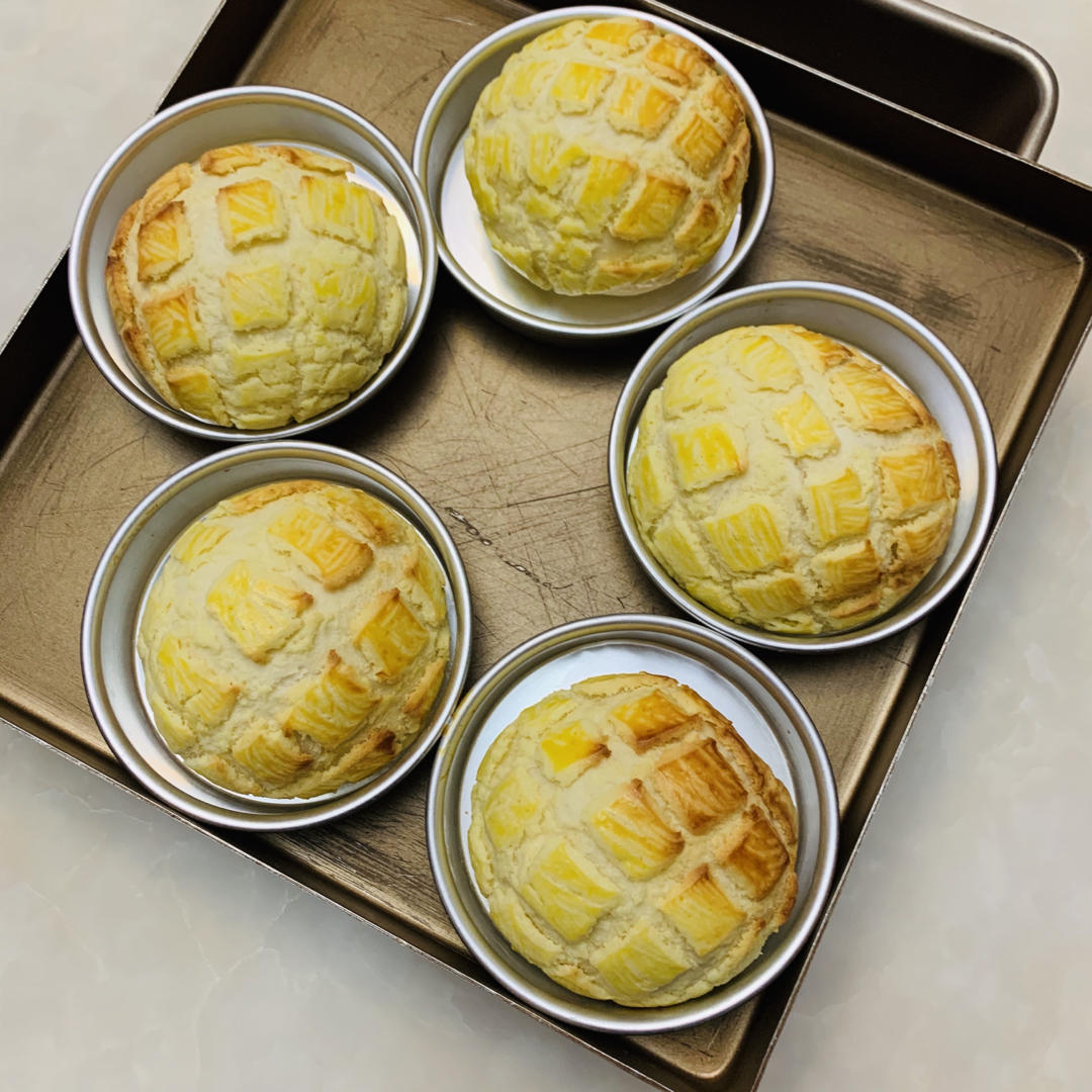 好吃到炸裂的港式菠萝包（附带制作酥皮的小视频）