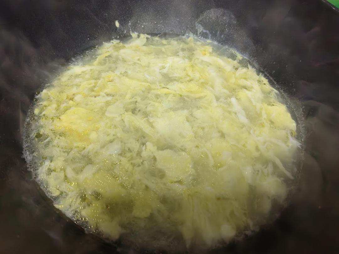 甩出一大碗完美的蛋花汤，仅用一个鸡蛋~