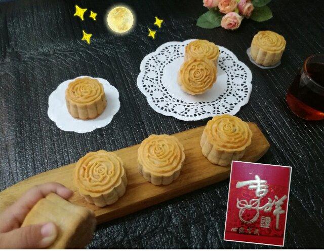 黑芝麻馅混合坚果月饼