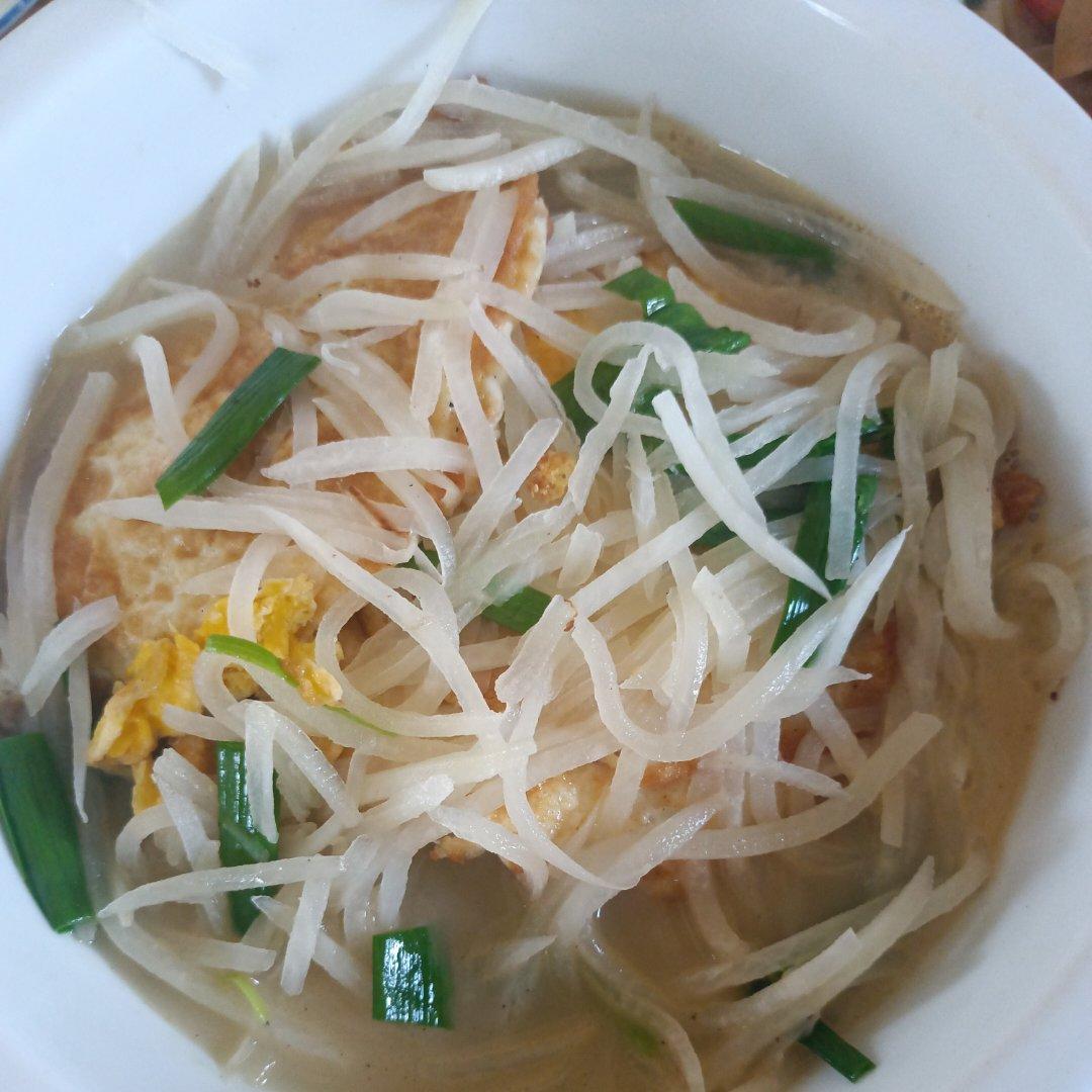 奶白鲜香的萝卜丝煎蛋汤