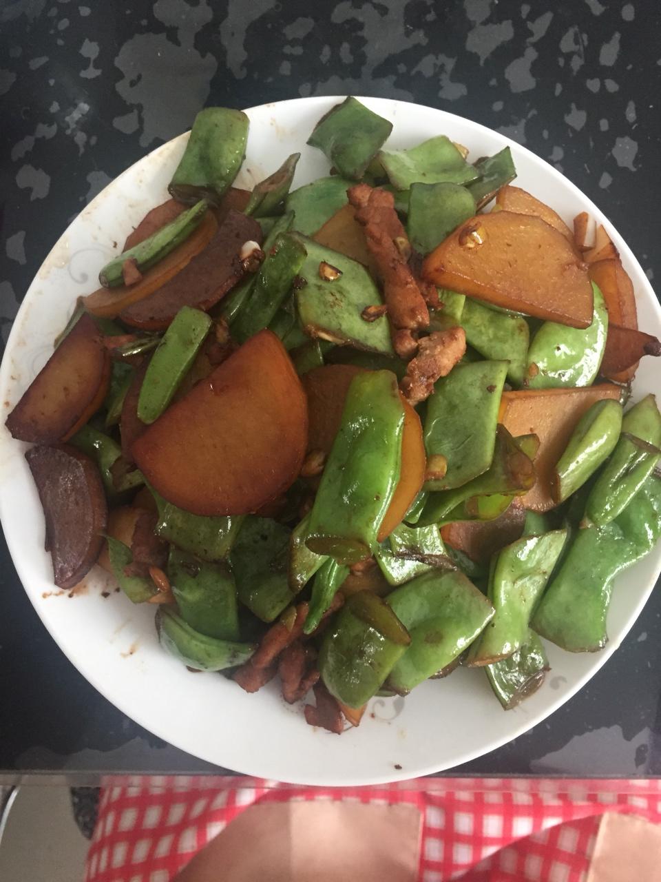 土豆芸豆五花肉