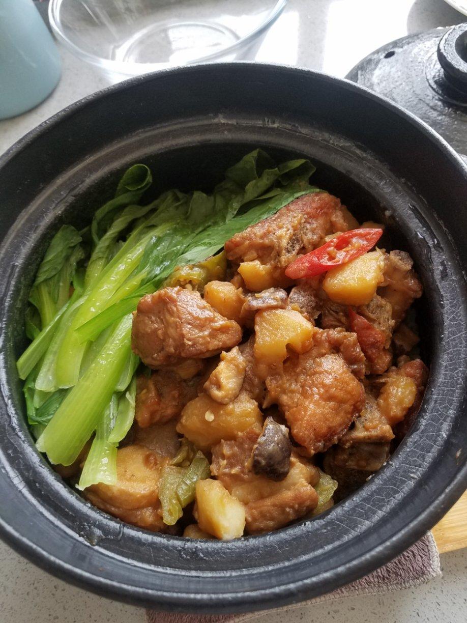 香辣排骨煲仔饭