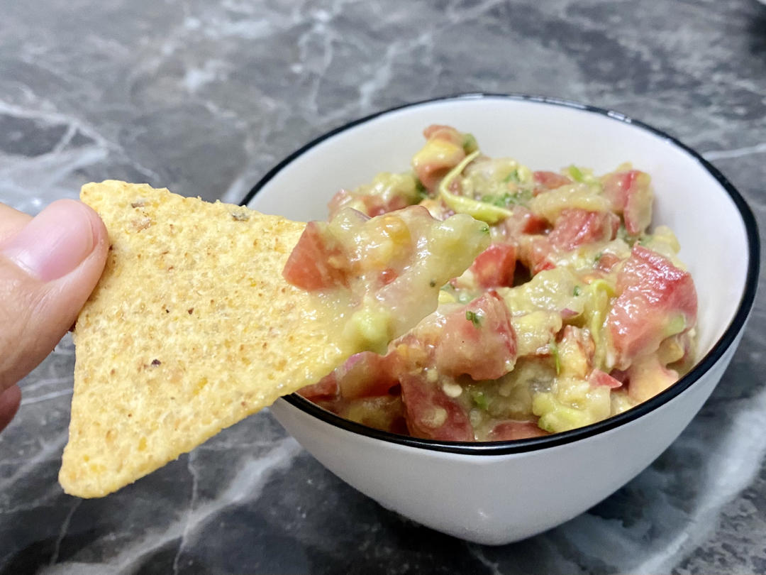 Guacamole 墨西哥牛油果酱，配玉米片