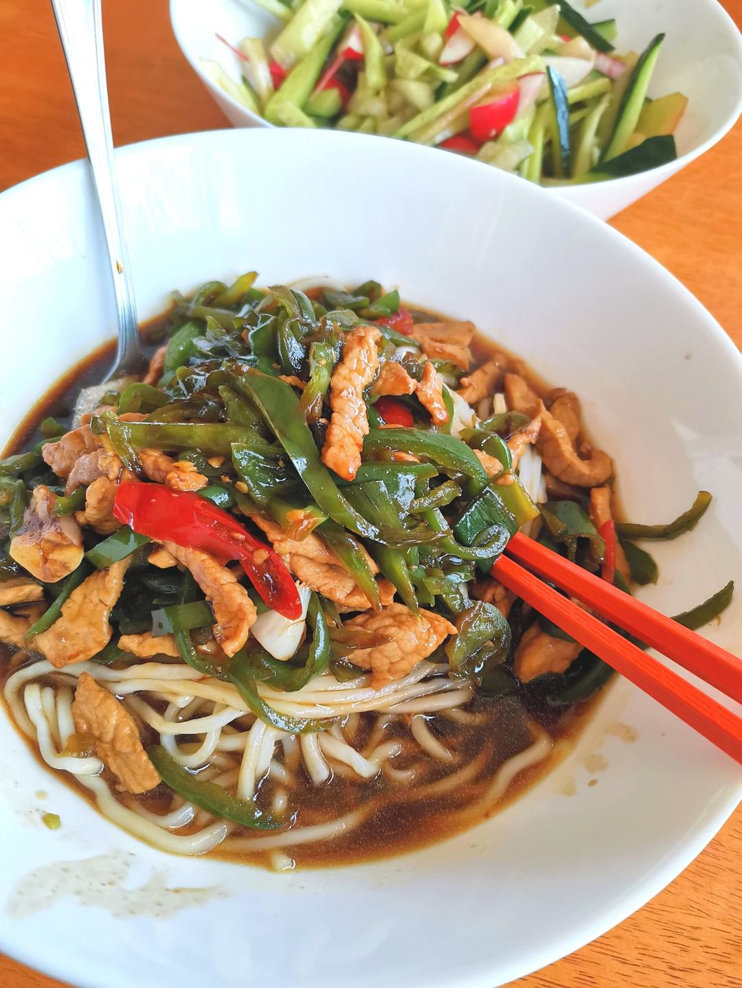 青椒肉丝拌面
