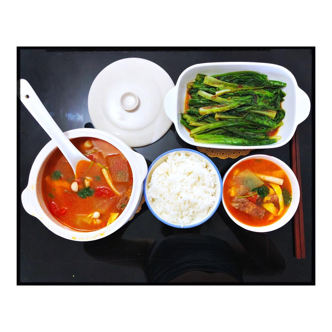 西红柿菌菇豆腐汤