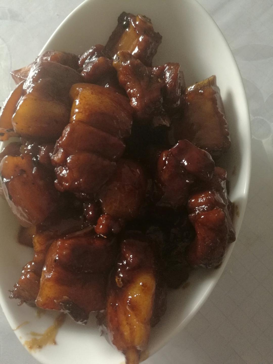 吃着碗里望着锅里的红烧肉