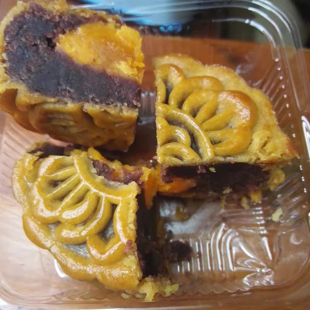 广式月饼—蛋黄莲蓉月饼