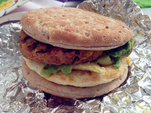 牛油果鸡蛋三明治