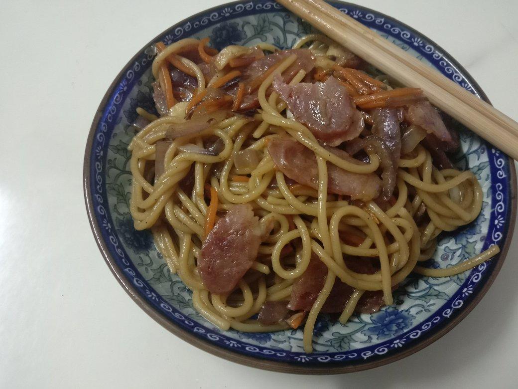 洋葱肉丝炒意面