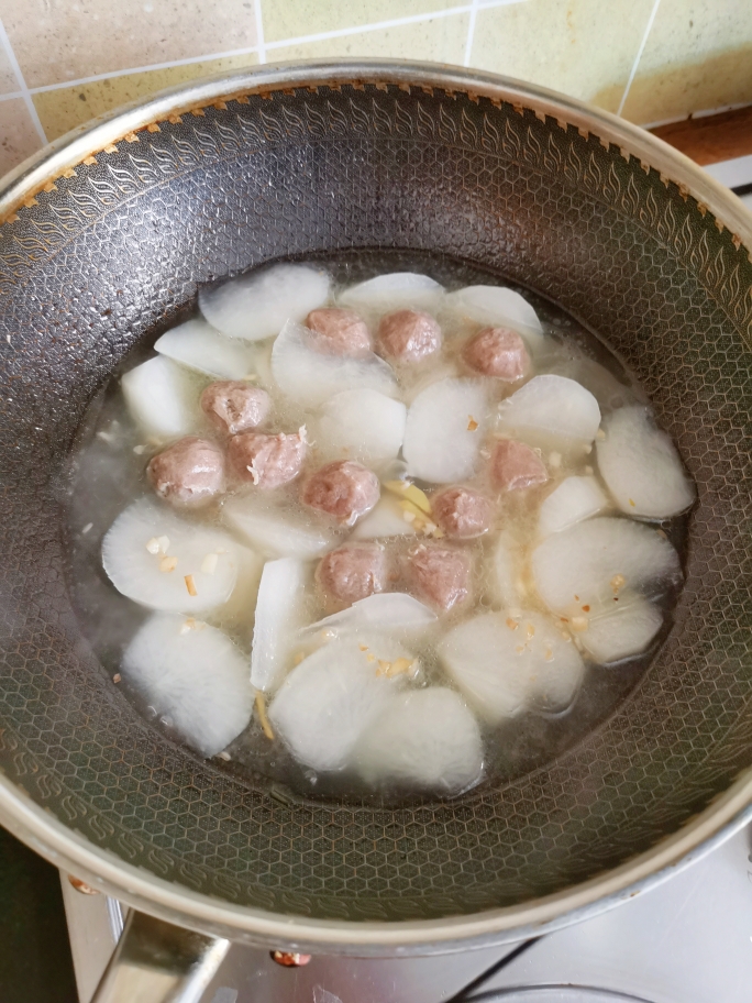 牛肉丸子萝卜汤，简单易做的鲜美味道的做法 步骤7