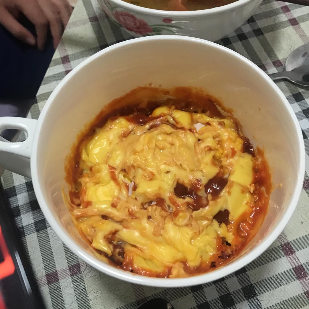只需摆好材料去微波！惊艳全家的早餐端上桌：香肠奶酪烘蛋