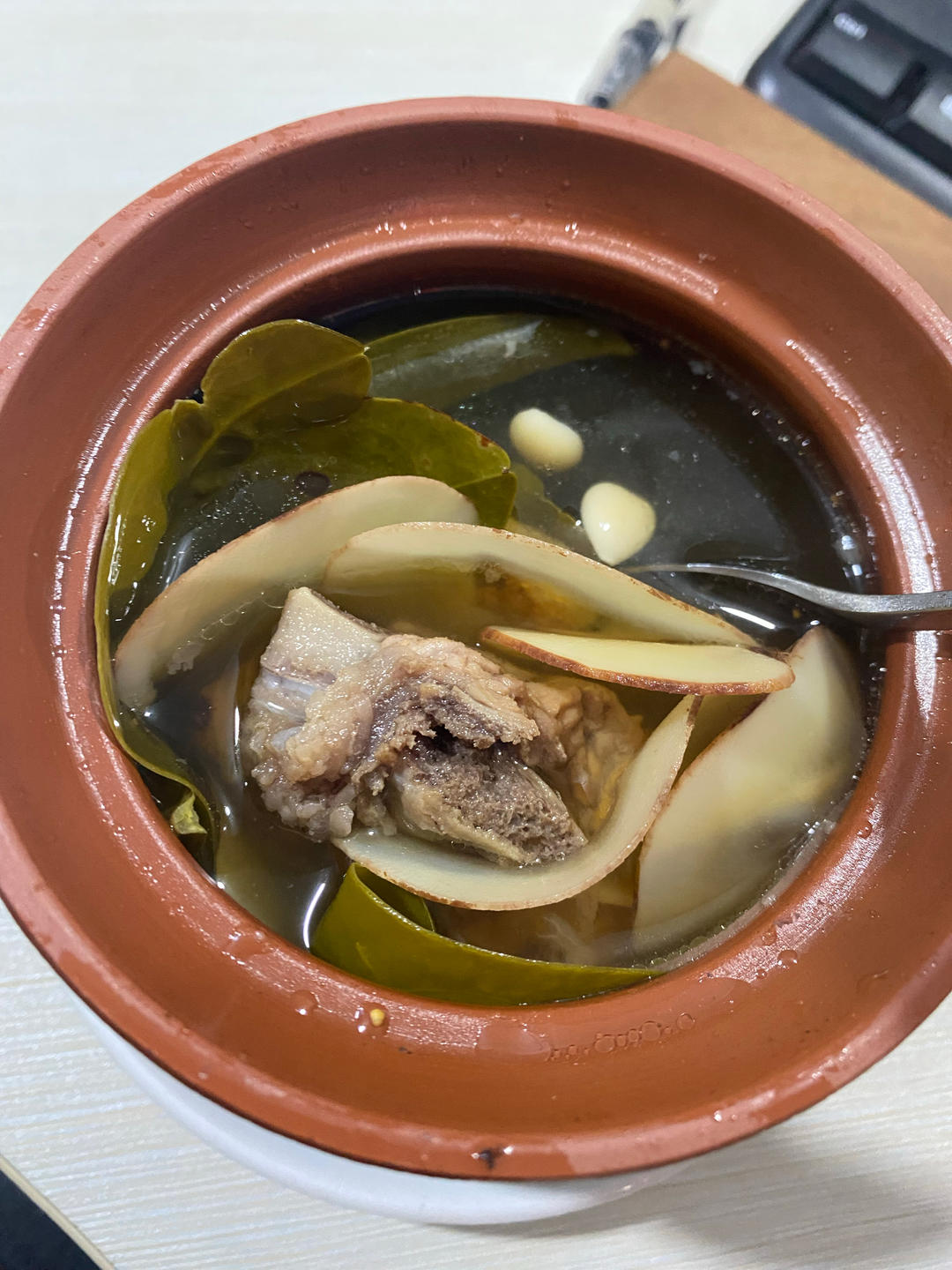 龙利叶南北杏煲猪骨（润肺止咳）