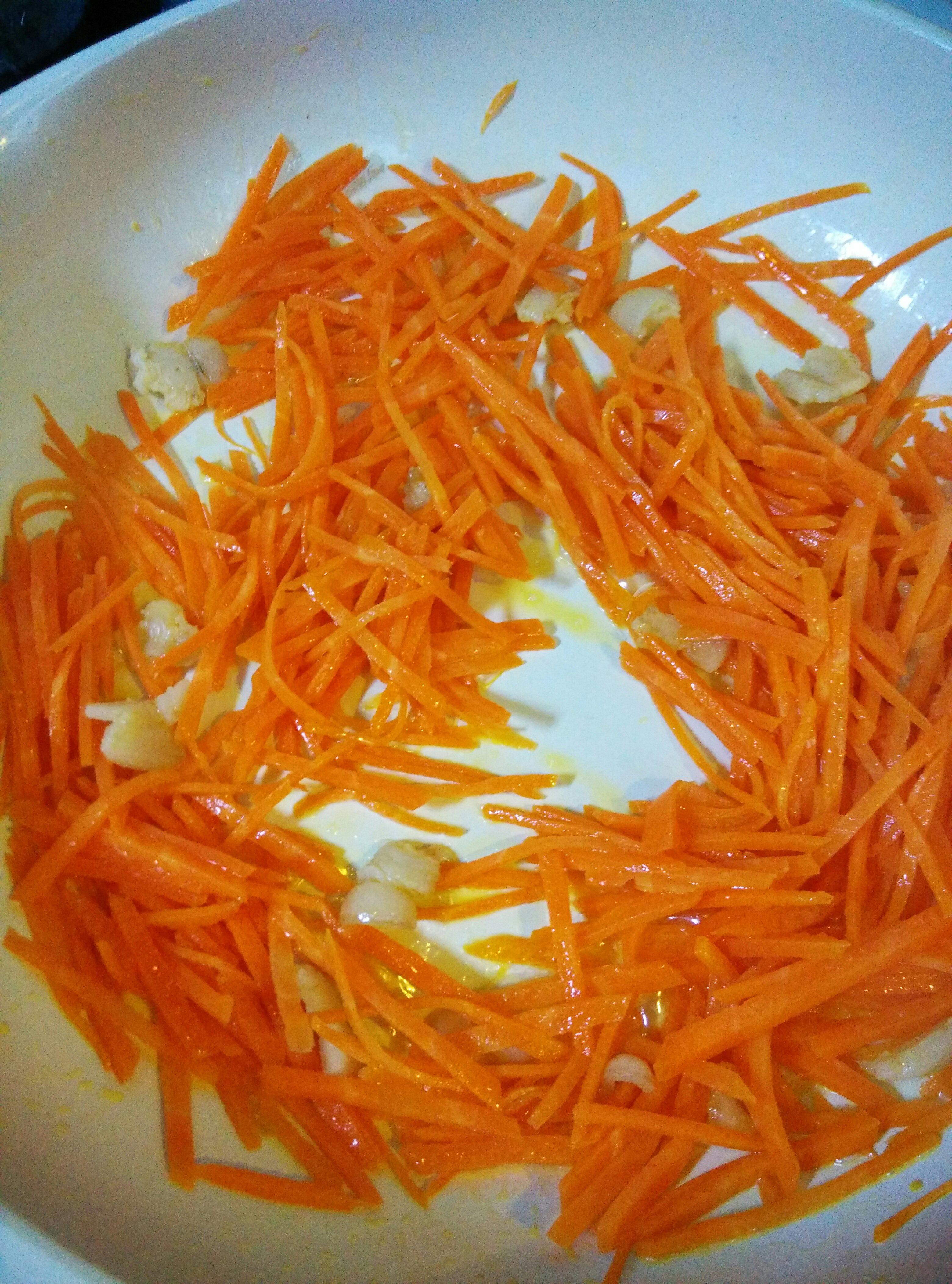 炒双丝 胡萝卜丝土豆丝的做法 步骤2