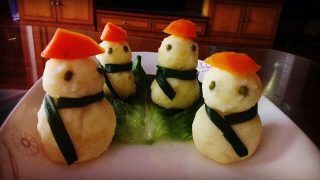 萌萌哒(^__^)土豆泥雪人~