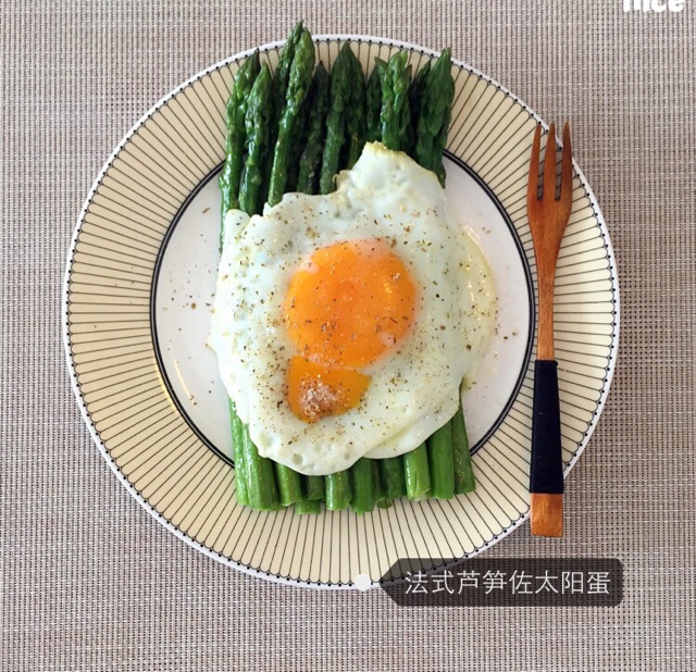 72道STAUB料理之十九【素烧绿芦笋佐太阳蛋】