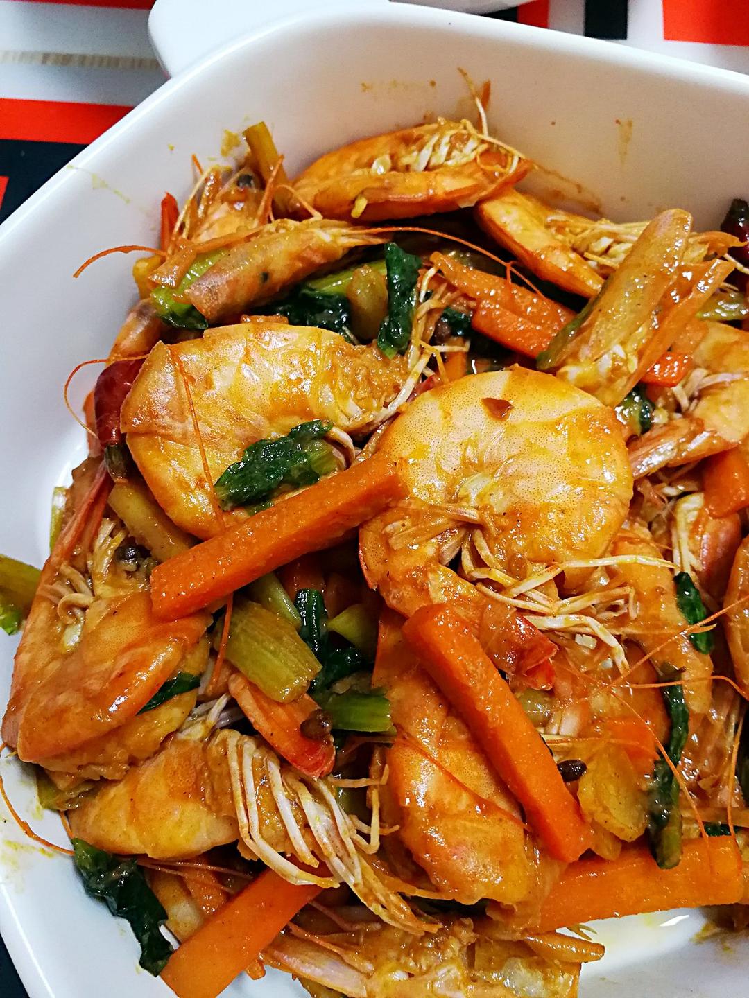 能瞬间引爆味蕾的【香辣干锅虾】