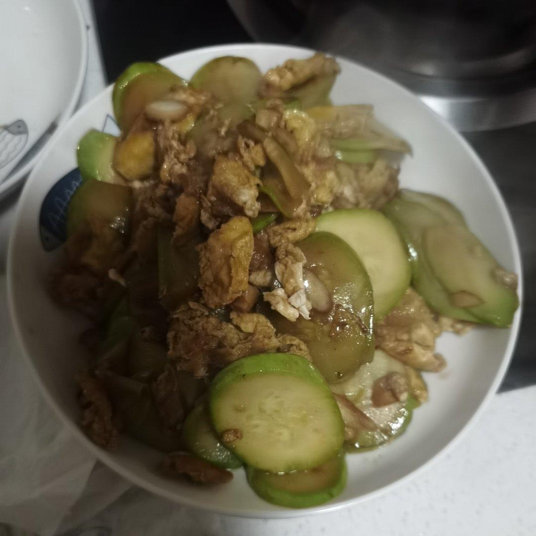 西葫芦炒鸡蛋(从不修图，拒绝夸张)