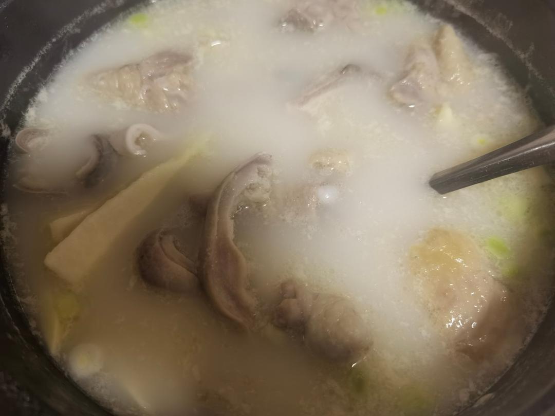 白味火锅汤底的不二选择——猪肚鸡