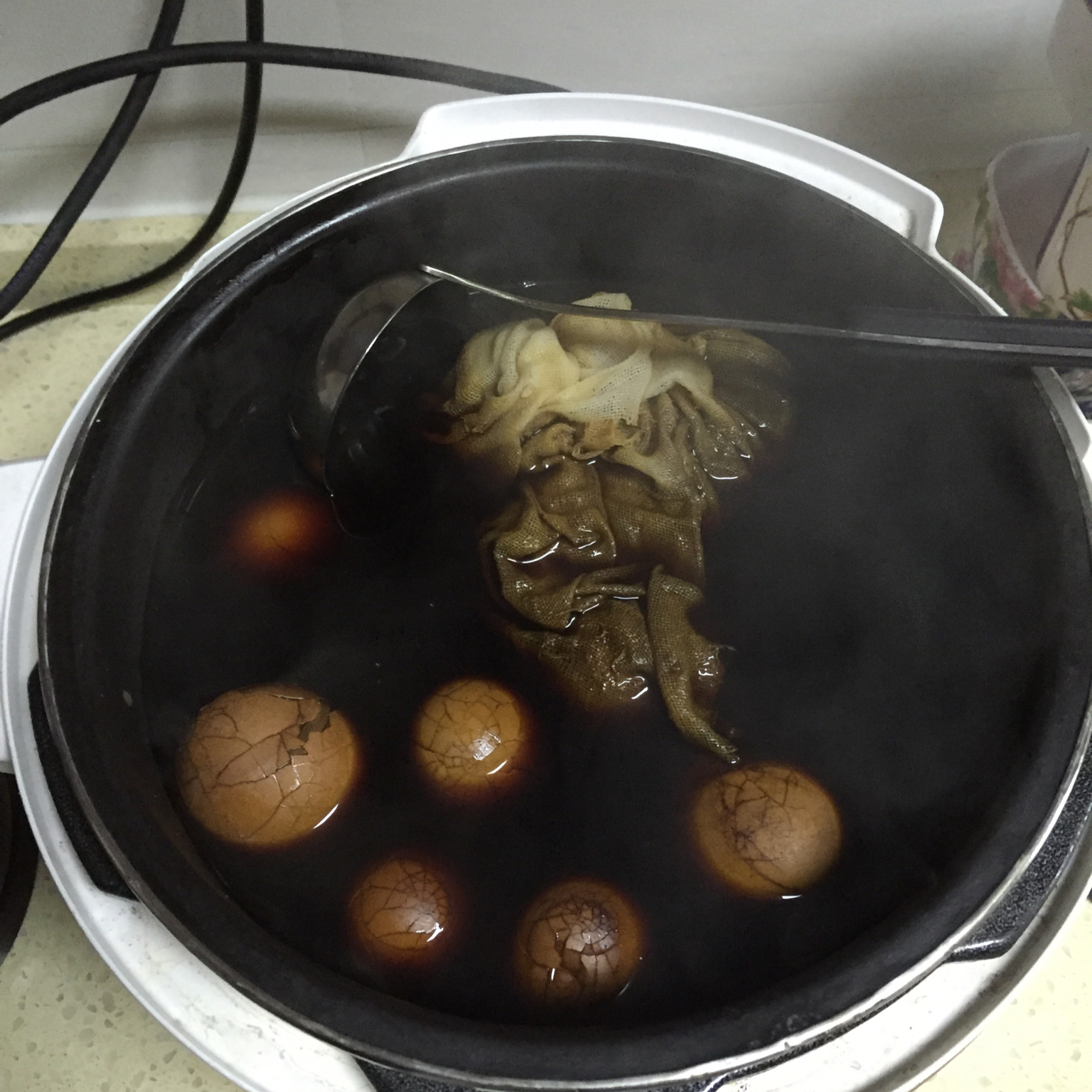 电饭煲煮五香茶叶蛋