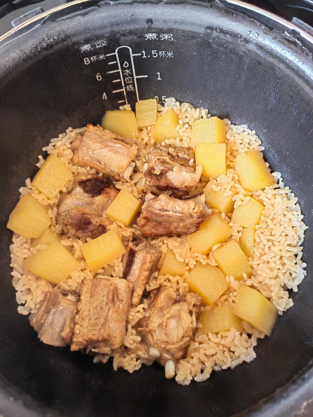 老丁的私房菜-土豆排骨焖饭