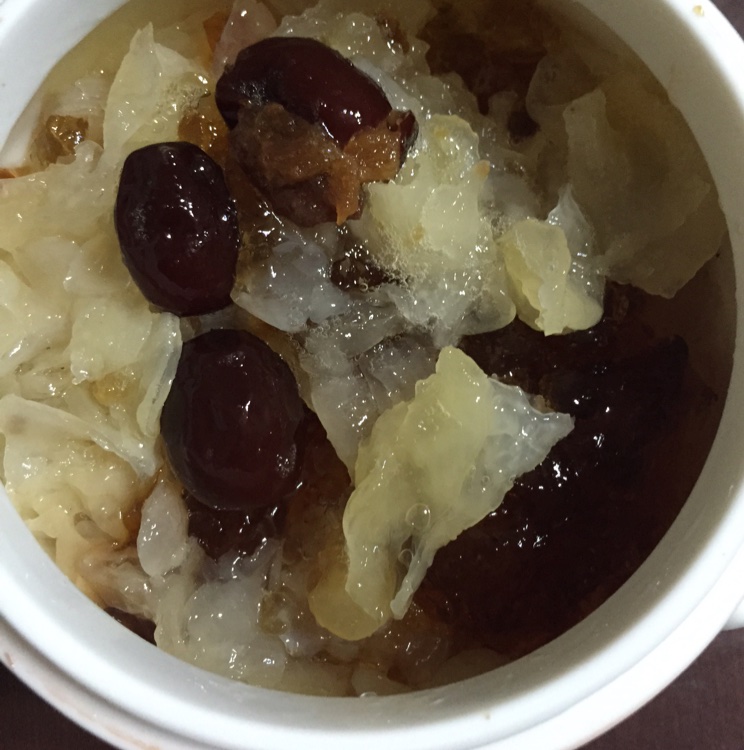 桃胶皂角米蔓越莓养颜羹