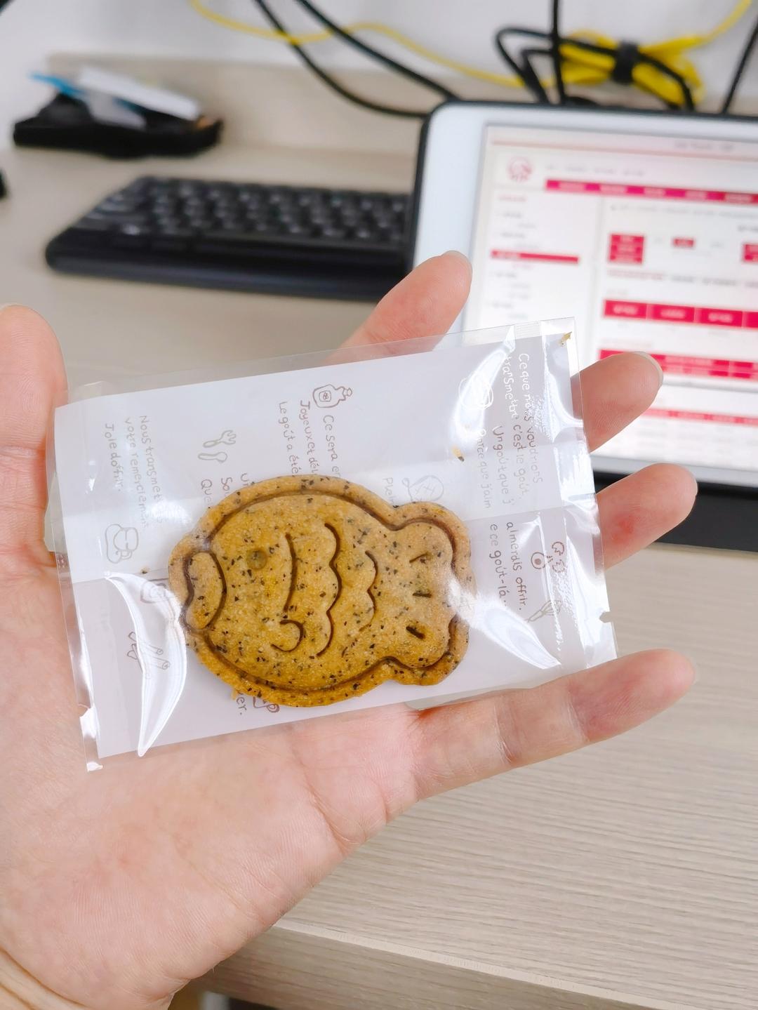 比炼乳小方好吃百倍的方块饼干