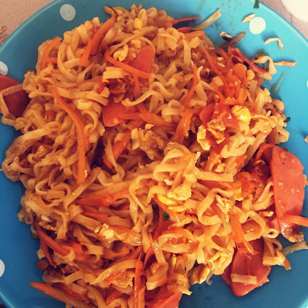 路边摊风味炒方便面