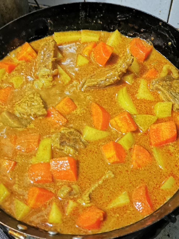正宗泰式黄咖喱土豆胡萝卜牛肉鸡肉的做法