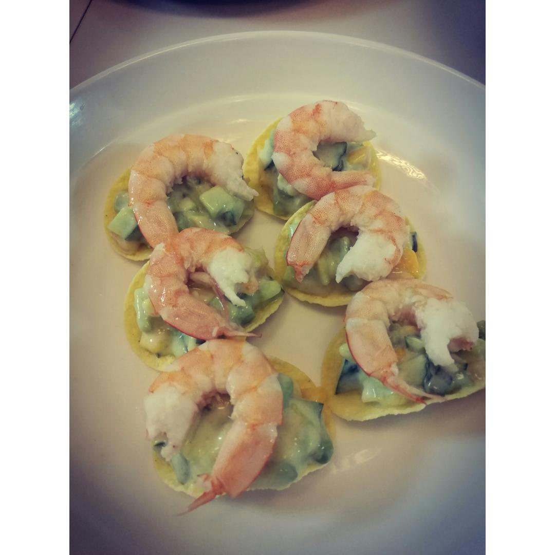 薯片牛油果大虾沙拉