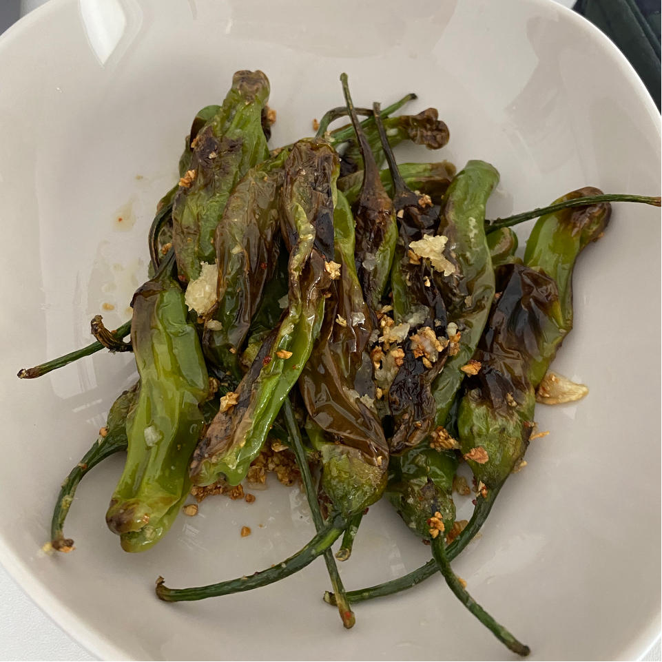 超简单的香煎西班牙小青椒Pimientos de Padrón