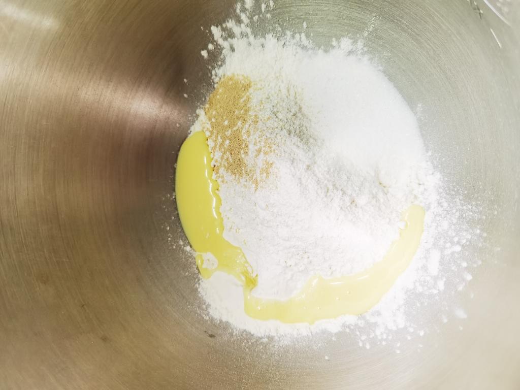 纯奶手撕吐司的做法 步骤1