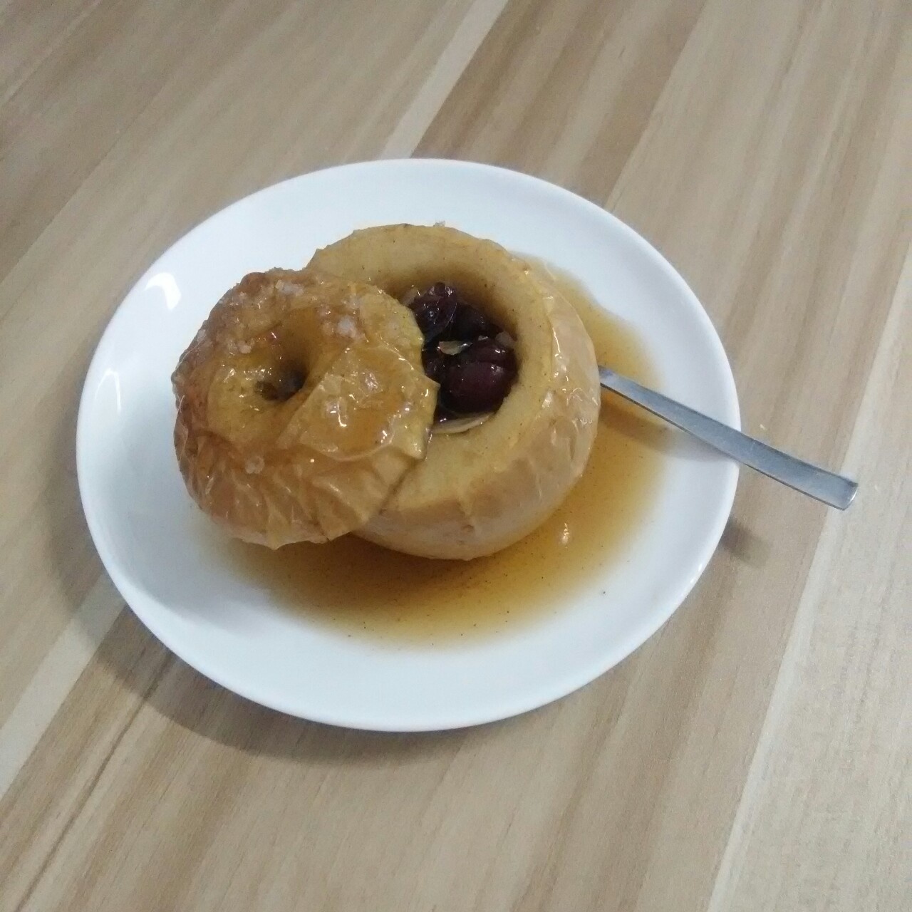 烤苹果(葡萄干馅配白兰地浇汁)