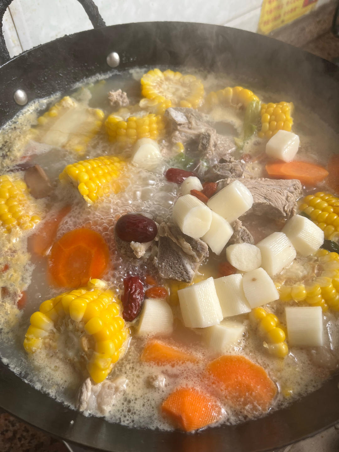 连吃三碗的玉米山药排骨汤