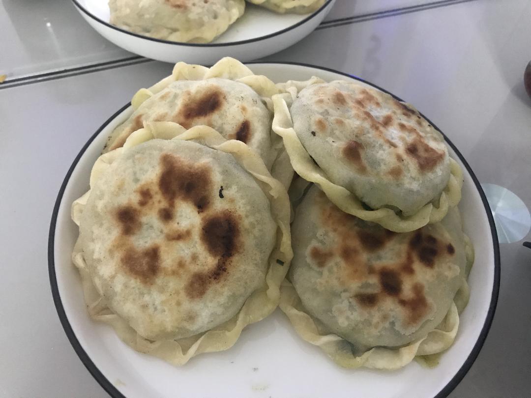 韭菜熏肉馅饼