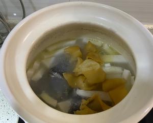 滋润养颜好汤方~花胶椰子乌鸡汤的做法 步骤3