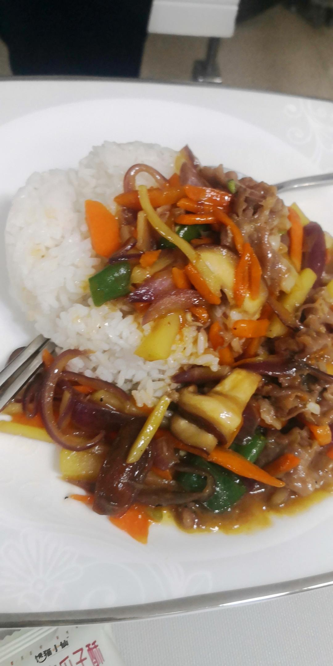 葱爆孜然羊肉盖浇饭