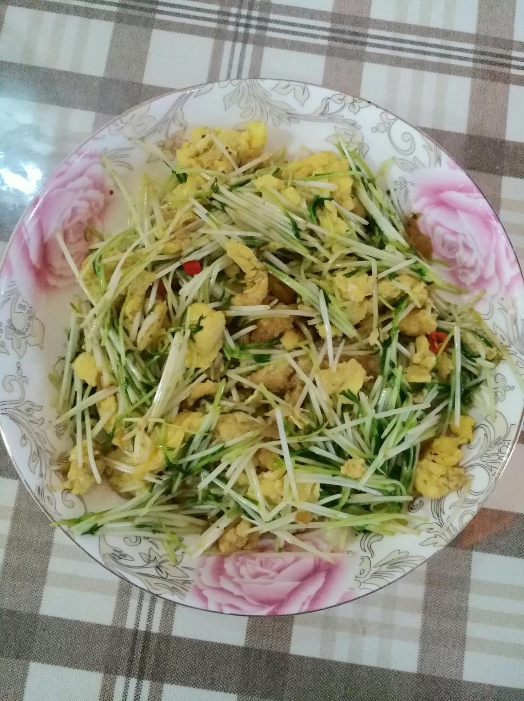 松柳苗炒鸡蛋