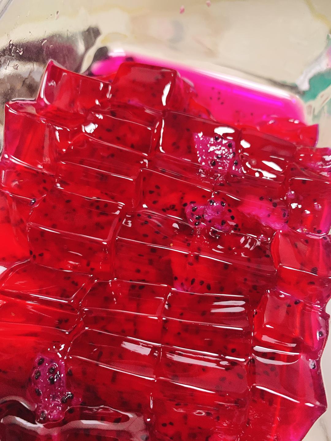 小美火龙果凉粉