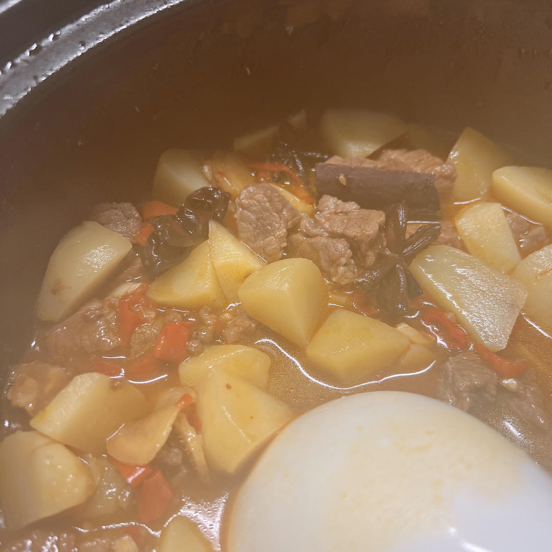 小土豆烧牛肉，红烧牛腩，好吃到舔盘