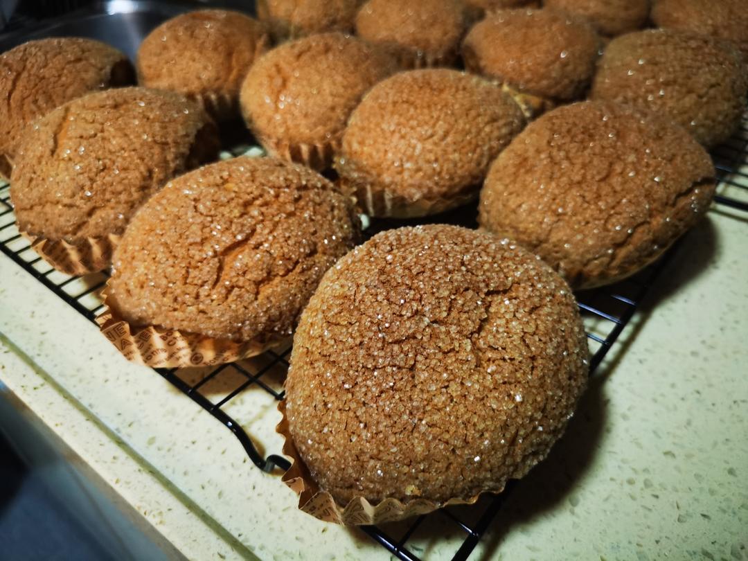 好吃到炸裂的港式菠萝包（附带制作酥皮的小视频）