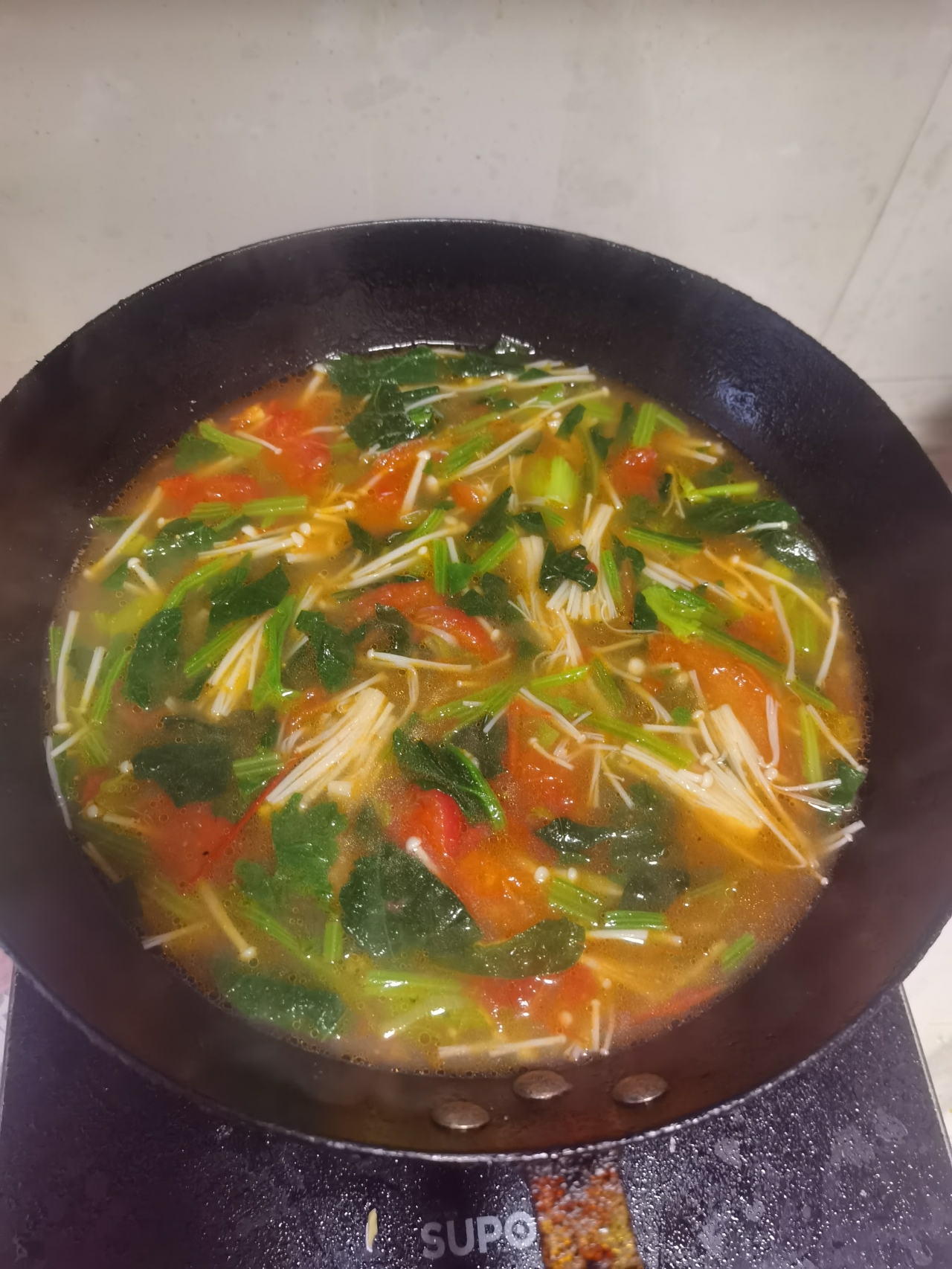 西红柿菠菜金针菇汤的做法