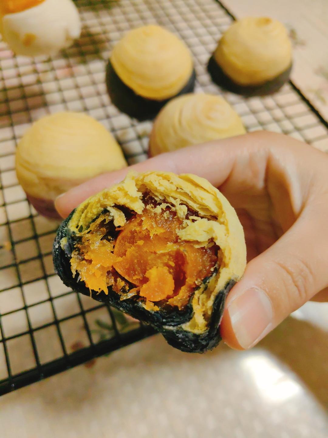 千层彩色蛋黄酥