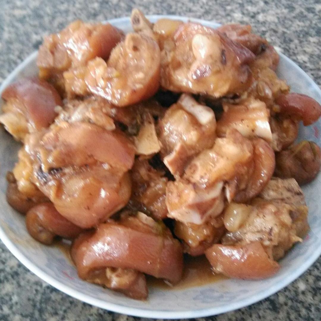 美味的家常菜：红烧猪蹄